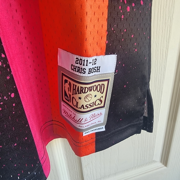 2011 Miami Heat Chris Bosh #1 Mitchell & Ness Men's Splatter NBA Swingman Jersey - Picture 9 of 13